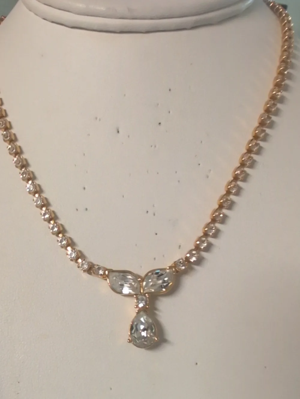 VTG Trifari Crystal Teardrop Pendant Necklace - Elegance